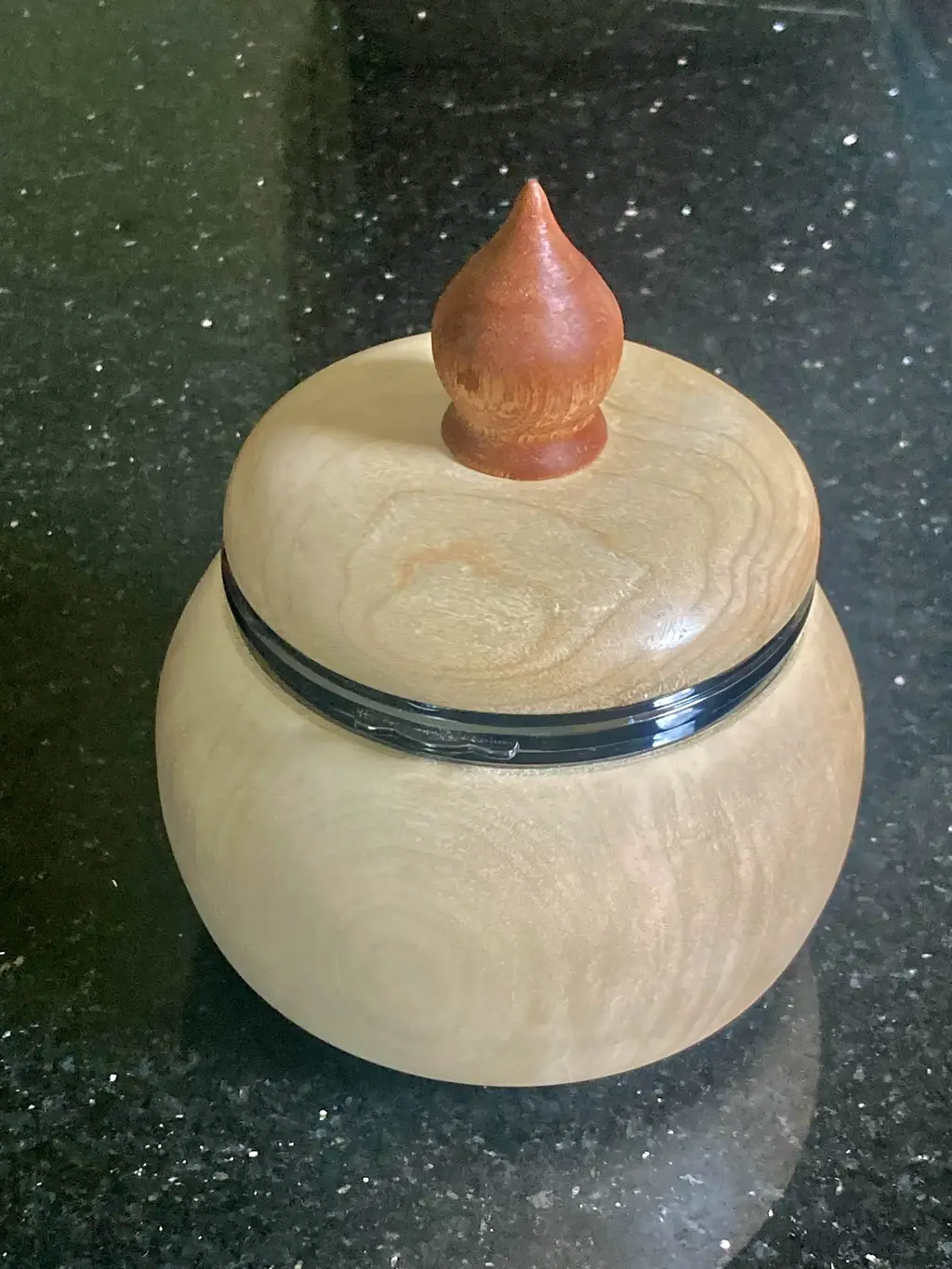 picture of a wooden pot